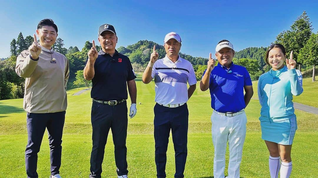 高橋大輔さんのインスタグラム写真 - (高橋大輔Instagram)「本日17時〜BS-TBSにて  「ゴルフONE」⛳️オンエアです📺  シニア歴代王者対決は ゴルフONE史上最大と言っていい劇的決着！！！  プロとしての"上手さ"だけではなく"強さ"を見せてくれた勝負でした！  是非ご覧いただきです😊  私は秋山真凛さんと共にMCを務めております🎤  以下公式から↓↓↓  今回でついに決着！シニアプロ歴代王者対決。 前回、60歳の清水プロが14番で見事ドラコンを獲得すると、さらに3打目でポイント2倍カード使用し、パーオンワンピンに成功。一気に6ポイント加点し、清水プロの独走状態に！ しかし、篠崎プロが15番で7ｍのバーディーパットを沈め、トップに食らいつく！ 勝負はラスト3ホール！ドラコンにニアピン対決と見所満載！ トップを走る清水プロが逃げ切るのか!? それとも後輩・寺西プロ、篠崎プロの逆転なるか!? 大接戦で迎えた最終18番で劇的なドラマが…。 この戦いを制し、ゴルフONE2度目の優勝を手にするのは果たして!?  #清水洋一 #寺西明 #篠崎紀夫  ⬇️予告はこちら youtu.be/_mbYxprTL2g  #ゴルフONE #BSTBS  #ゴルフ #ゴルフ番組 #土曜日 #17時 #MC #秋山真凛さん #髙橋大輔 #高橋大輔 #ゴルフone賞金総取りバトル」7月8日 14時22分 - daisuke_72