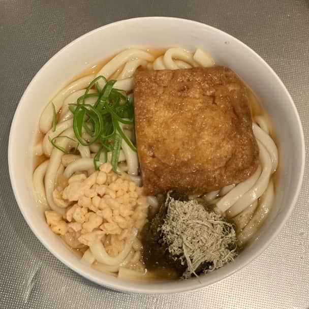 のインスタグラム：「お昼はけつねうどんこしらえました🦊」