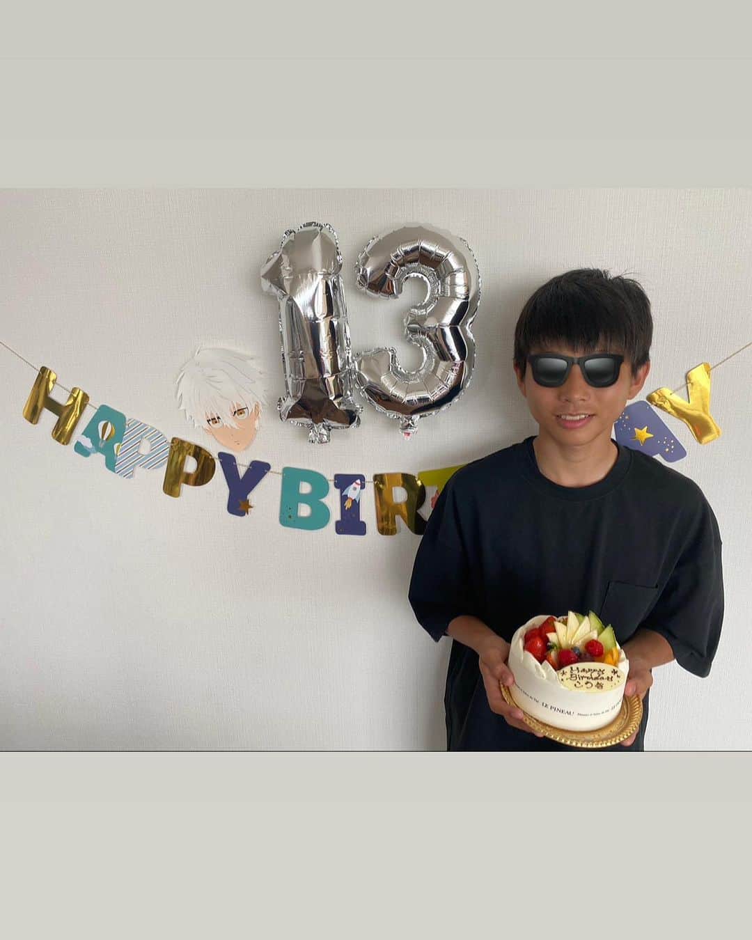 乾貴士のインスタグラム：「１３歳の誕生日おめでとう😊 一緒にいる時間は少ないけど、元気に立派にいい男になっていってくれて嬉しい😆✨ もうちょいサッカーは頑張って欲しいけど！笑 でも、楽しく毎日を過ごしてください👍 大好き✨✨」