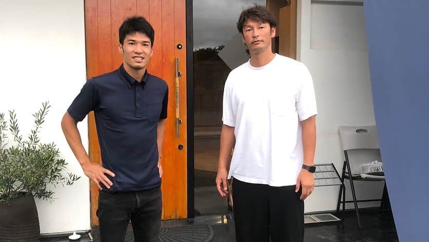 巻誠一郎さんのインスタグラム写真 - (巻誠一郎Instagram)「今も九州、西日本で雨が降り続いてますが、お気をつけください。  そしてこれ以上被害が大きくならないように願います。  また、熊本地震の時に甚大な被害を受けたロアッソ時代のチームメイトの森川の焼肉屋さん前の川が氾濫してしまい、目の前の道がなくなってしまいました。  今、全力で復旧作業していただいてるみたいです。  営業はされてますし、裏の道からは入れるみたいですので、お近くの方は是非森川の顔を見に行ってあげてください！  もちろん、焼肉も最高に美味しいので☆  また、タイムリーにNHK 明日ナビにて災害(水害)への備えについて学ん出来ましたので是非ご覧ください。  #明日ナビ 「命と暮らしを守る地域局の取り組み 熊本放送局」  📺総合 7月9日(日) 午前10:05放送  Web記事はこちら📝 👉nhk.or.jp/ashitanavi/art…  大雨による災害に備え #NHK熊本放送局 が地域住民と始めた取り組みとは？ 私たちにも生かせる“地域防災”のヒントを探ります！  出演 #巻誠一郎 #安めぐみ さん」7月8日 14時37分 - makiseiichiro9