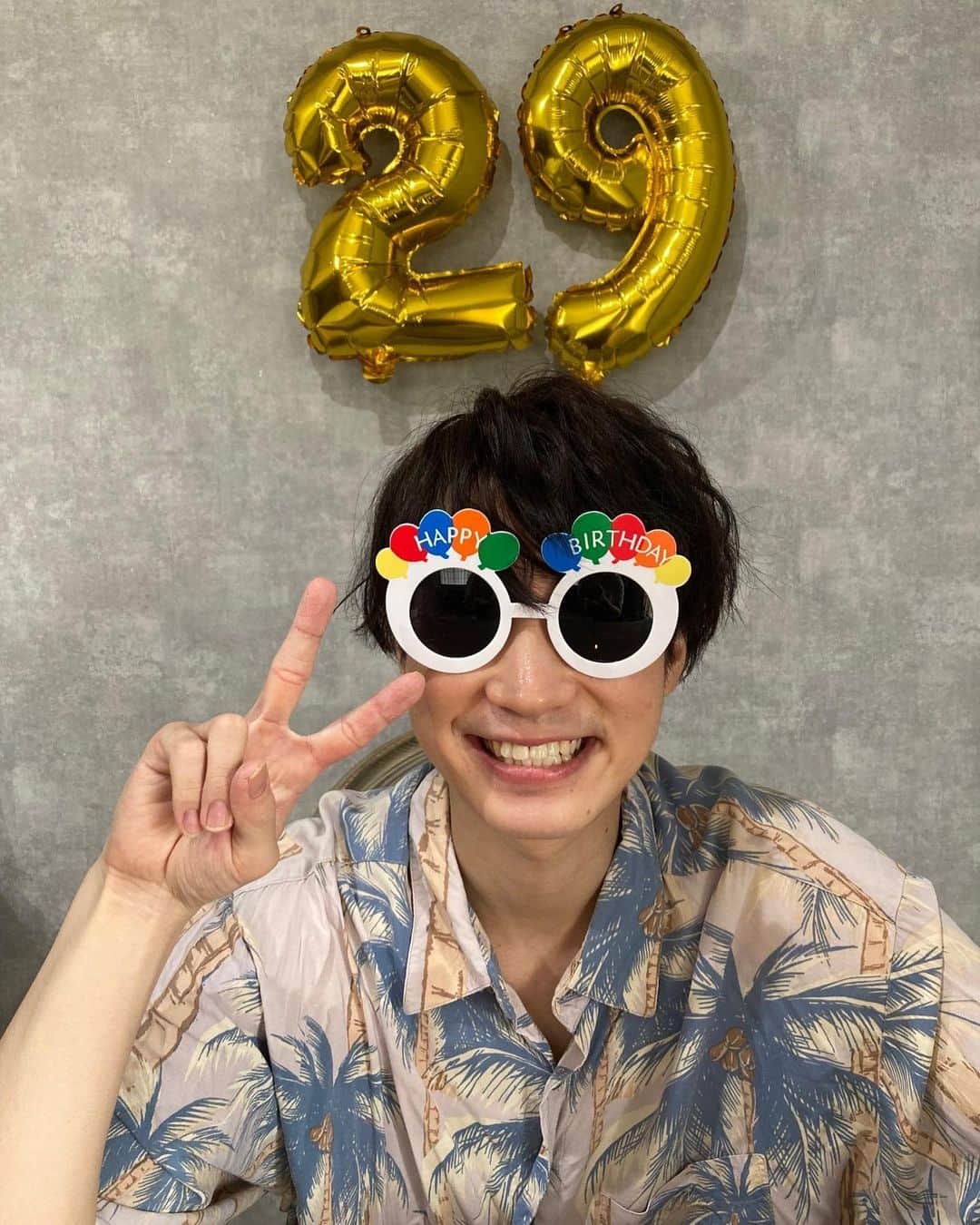 百瀬朔のインスタグラム：「誕生日29歳。 #ラスト20代 #どうだろう #思い描いていた #30歳に #なれるだろうか #髪 #水色 #の時ありました #楽しみます #20代ラスト」