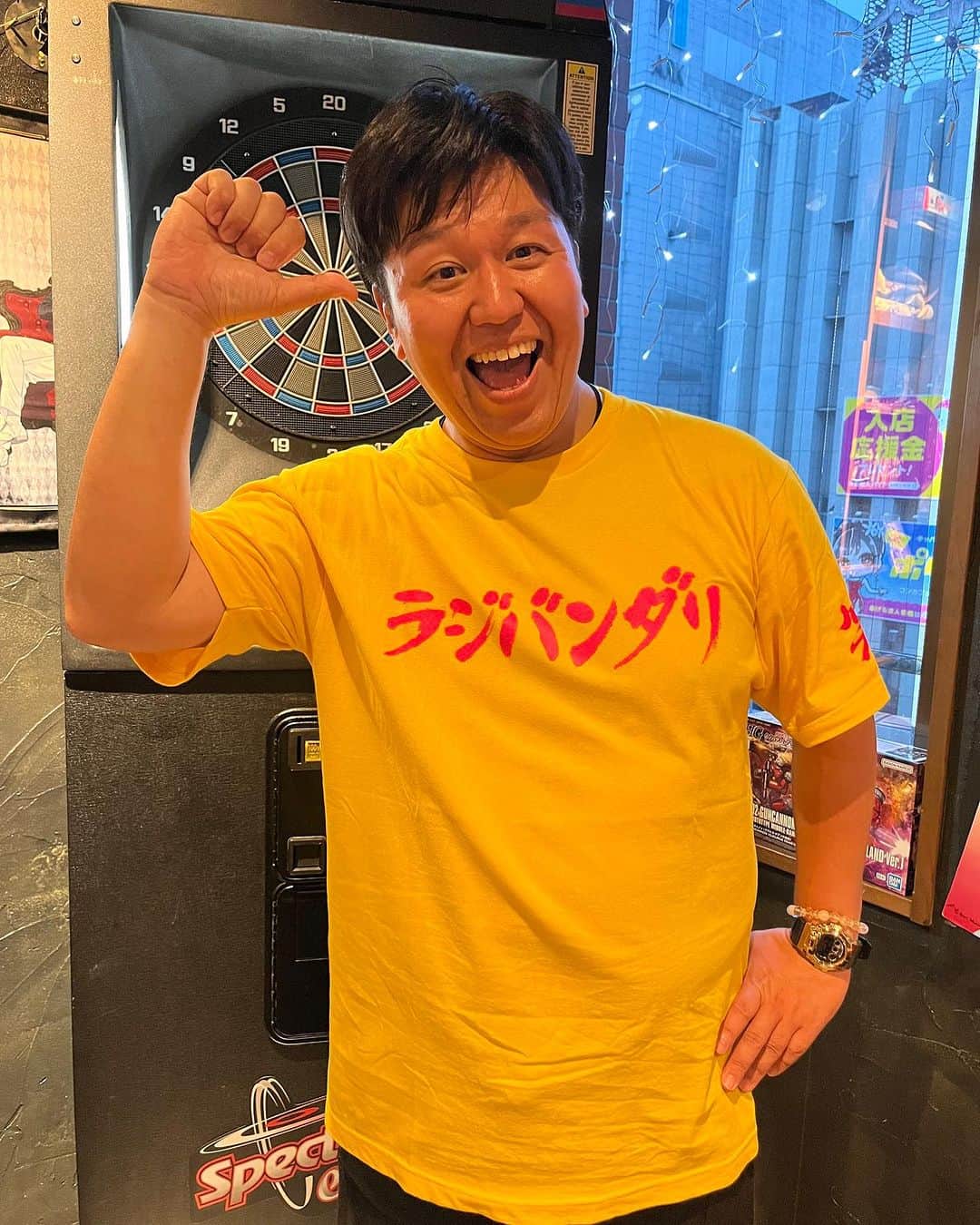 のインスタグラム：「昨夜もアニソンカラオケ&昭和歌謡の ロンドベル名古屋栄店にて 一日店員させて頂きました 沢山の皆様ご来店 ありがとバンダリでございました‼️🙇🏻‍♂️ 次回は8/18の予定です また宜しくバンダリでございます🙏  #愛知県  #名古屋市  #栄 #アニソンカラオケバー  #昭和歌謡 #ロンドベル名古屋栄店 #ラジバンダリ西井」
