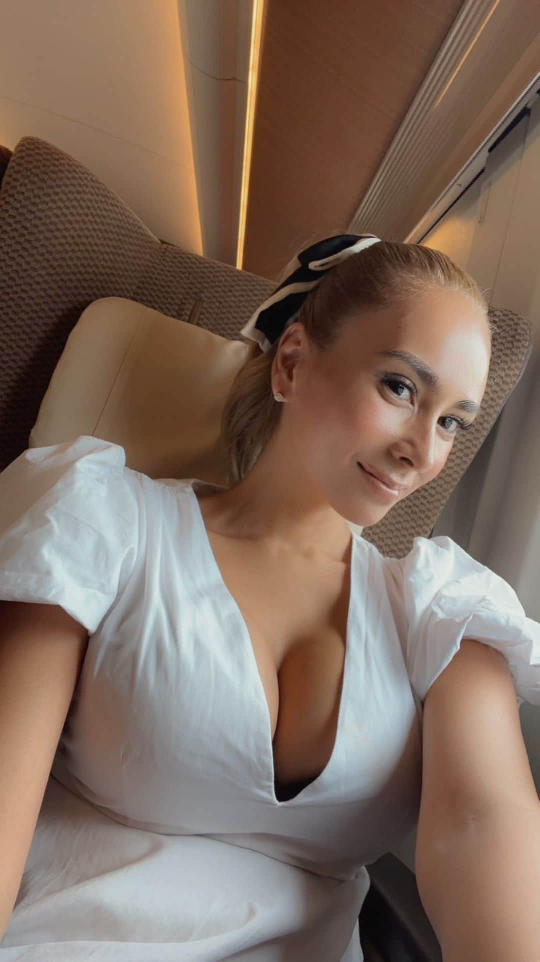 MALIAのインスタグラム：「お肌のトーン爆上がり🤭 ハイライターとガバー力最強のファンデーション🐻🤎」