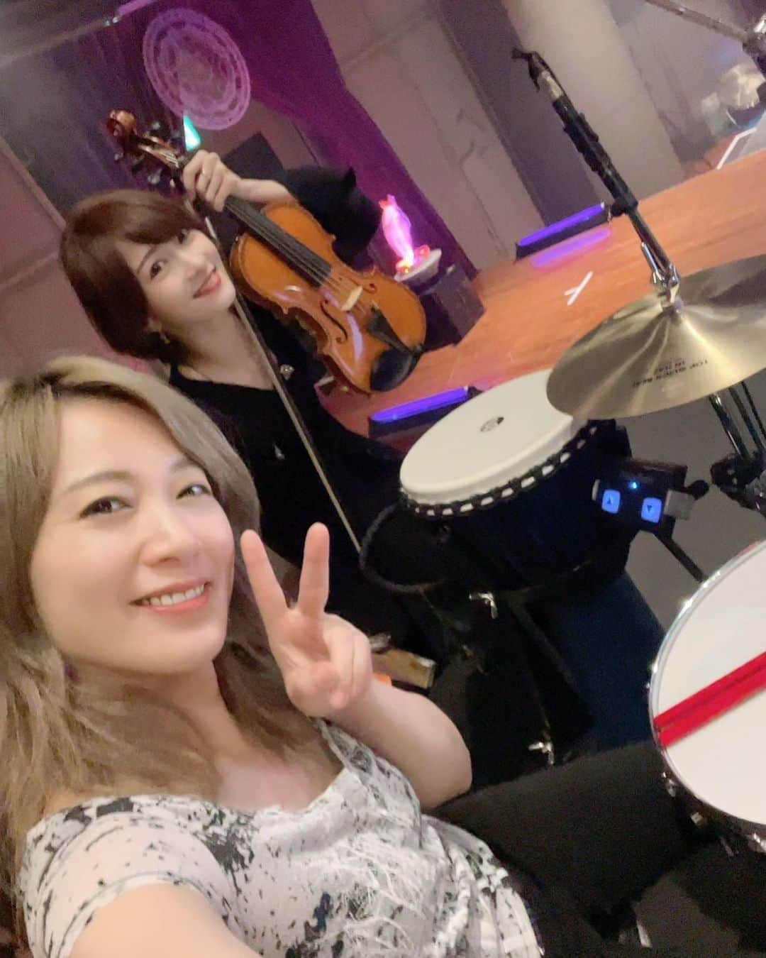 AYASAさんのインスタグラム写真 - (AYASAInstagram)「🥁🎻 久しぶりにドラムのマリちゃんとご一緒できたのもとっても嬉しかった🫶 ・ ・ #yucat #yucat魔法ライブ  #品川クラブex #桝谷マリ #Ayasa  #バヨリン弾き #violinist #violin #5弦バイオリン #gliga」7月8日 15時09分 - ayasa_doya