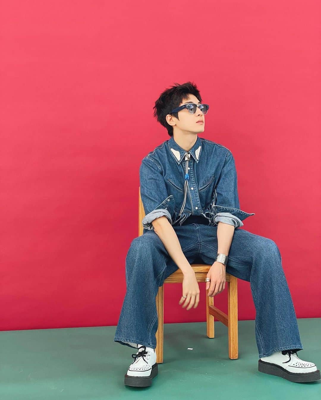 ウォヌのインスタグラム：「behind🎁」