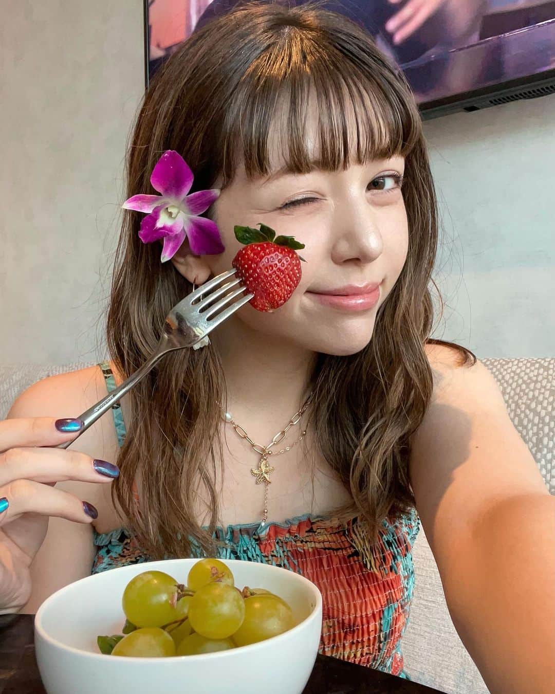 峯りあなのインスタグラム：「フルーツ食べ放題で幸せだた😮‍💨🍓  @alohilaniresort.jp」