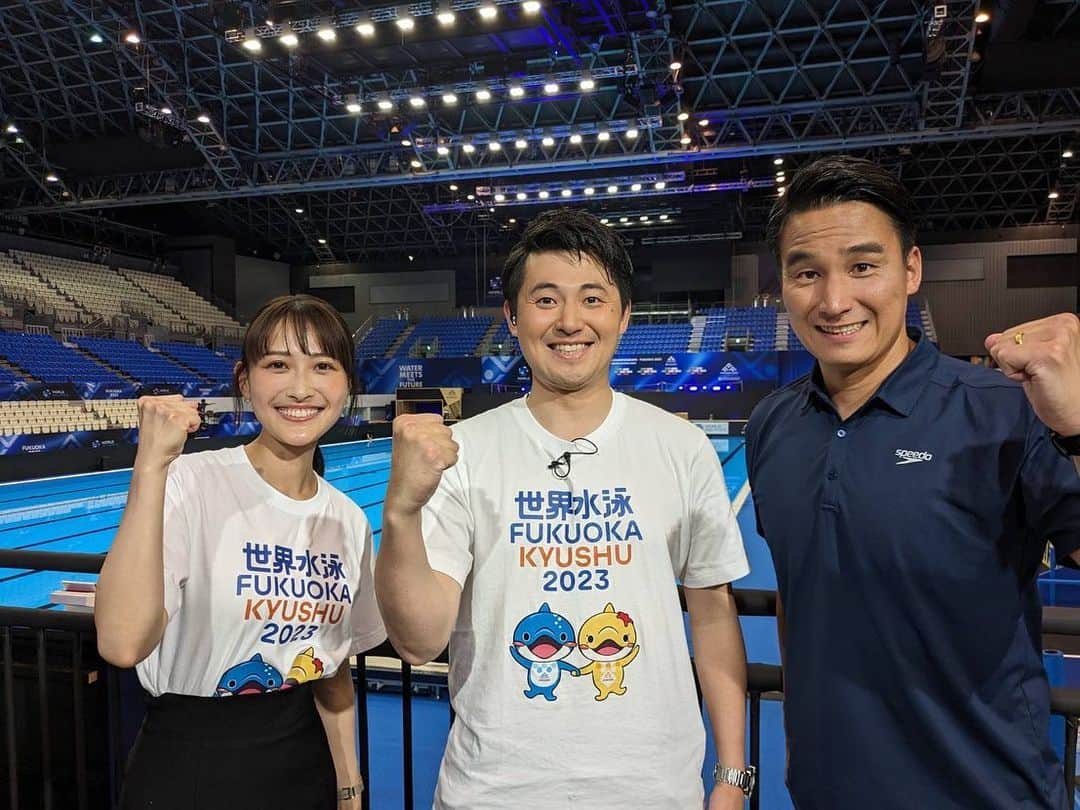 松田丈志のインスタグラム：「今日はKBCさんの番組で世界水泳福岡の競泳•ASのメイン会場であるマリンメッセ福岡から生放送でした。 会場の装飾や最終リハーサルも着々と進んでおり、 益々本場が楽しみになってきました👍 ミックスゾーンも広〜くてここで選手からどんな言葉が聞けるのかも楽しみです。 7月14日〜開幕の世界水泳 福岡、日本そして世界中の水泳ファンの皆さんと盛り上がって楽しみたいですね🏊🏊‍♀️ @fukuoka2022」