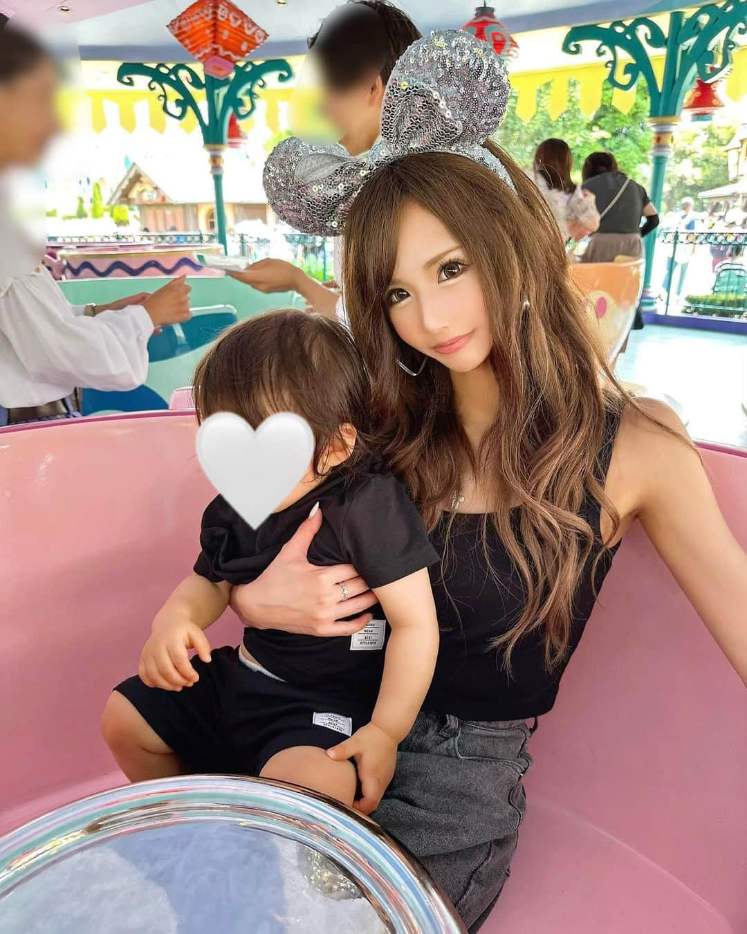 星河るいのインスタグラム：「. . ぴーたんディズニーデビュー🐭💓  旦那とも初ディズニーだったから ほんと楽しすぎたー🫶˖*  普段乗らないような乗り物いっぱい乗ったり パレード見たり新鮮だった✨  そして何よりぴーたんが楽しそうで 嬉しかった🥹💓💓 ミッキー風の帽子姿も可愛すぎ🫣💕  涼しくなったらまた行こうね🐭💓 . . #東京ディズニーランド#ディズニーデビュー#tokyodisneyland」