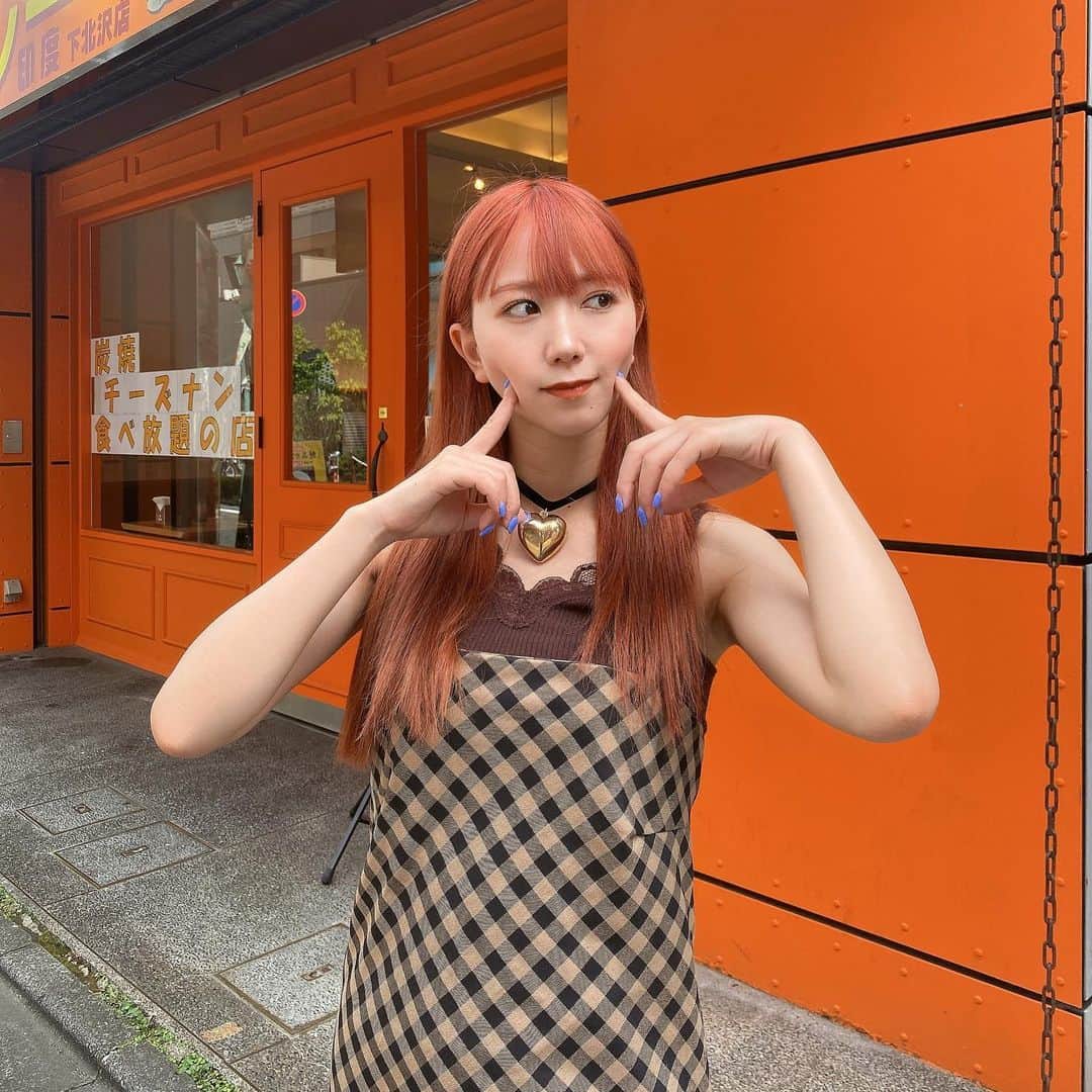 杉山優華さんのインスタグラム写真 - (杉山優華Instagram)「🍛🇮🇳🫓 . . . . 下北沢の「印度」というお店にランチ行きました！ 🇮🇳チーズナン 🇮🇳日替わりカレー４種 🇮🇳ライス が食べ放題の満腹コースにしたよ😳(サラダも付いてる) 小ぶりのチーズナンなので、焼きたてチーズとろとろのナンがおかわりできます、、！天国！ カレーは自分で取りに行くブュッフェスタイルで、こちらも熱々のルーがずっと食べられるから最高です🔥 . . そんでもってラッシークリームソーダもいただいたのですが、微炭酸で美味しかった😢✨ 絶対また行くぞ〜🇮🇳🇮🇳 . . PR @indoshimokitazawaten #印度 #印度下北沢店 #下北沢グルメ #下北沢カレー #ナン食べ放題」7月8日 15時56分 - fbyuuka29