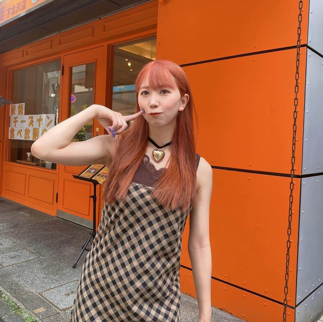 杉山優華さんのインスタグラム写真 - (杉山優華Instagram)「🍛🇮🇳🫓 . . . . 下北沢の「印度」というお店にランチ行きました！ 🇮🇳チーズナン 🇮🇳日替わりカレー４種 🇮🇳ライス が食べ放題の満腹コースにしたよ😳(サラダも付いてる) 小ぶりのチーズナンなので、焼きたてチーズとろとろのナンがおかわりできます、、！天国！ カレーは自分で取りに行くブュッフェスタイルで、こちらも熱々のルーがずっと食べられるから最高です🔥 . . そんでもってラッシークリームソーダもいただいたのですが、微炭酸で美味しかった😢✨ 絶対また行くぞ〜🇮🇳🇮🇳 . . PR @indoshimokitazawaten #印度 #印度下北沢店 #下北沢グルメ #下北沢カレー #ナン食べ放題」7月8日 15時56分 - fbyuuka29