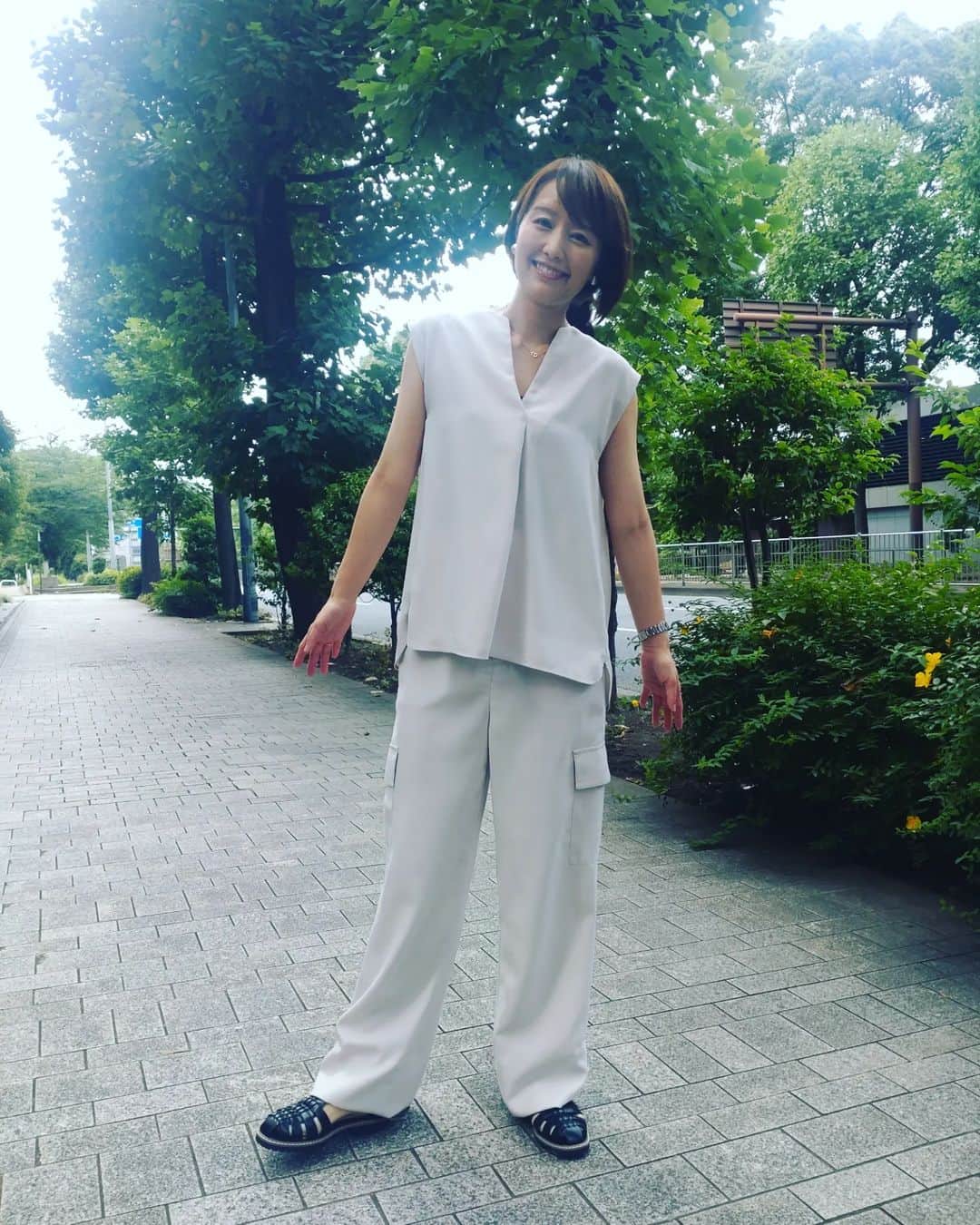 中村仁美さんのインスタグラム写真 - (中村仁美Instagram)「写真からも伝わる？くらい 外は湿気が凄いです💦 今年の夏はどうなるん ...