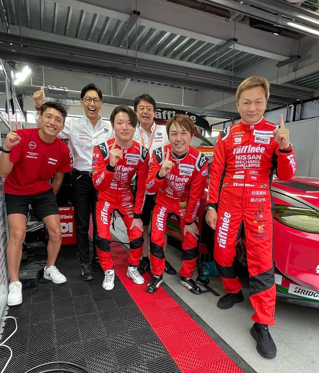 柳田真孝のインスタグラム：「. S耐 Rd.3 SUGO   raffinée 日産メカニックチャレンジZがポールポジションを獲得しました。  Nissan Z GT-4、Team ZEROONEにとって初のポールポジション獲得で嬉しいです！  2人のドライバー、大塚選手、富田選手のアタックが素晴らしかったです！  明日もこの流れでチーム全員で頑張ります！！  #nissan #fairladyz  #rz34fairladyz  #gt4  #raffinée  #teamzeroone」