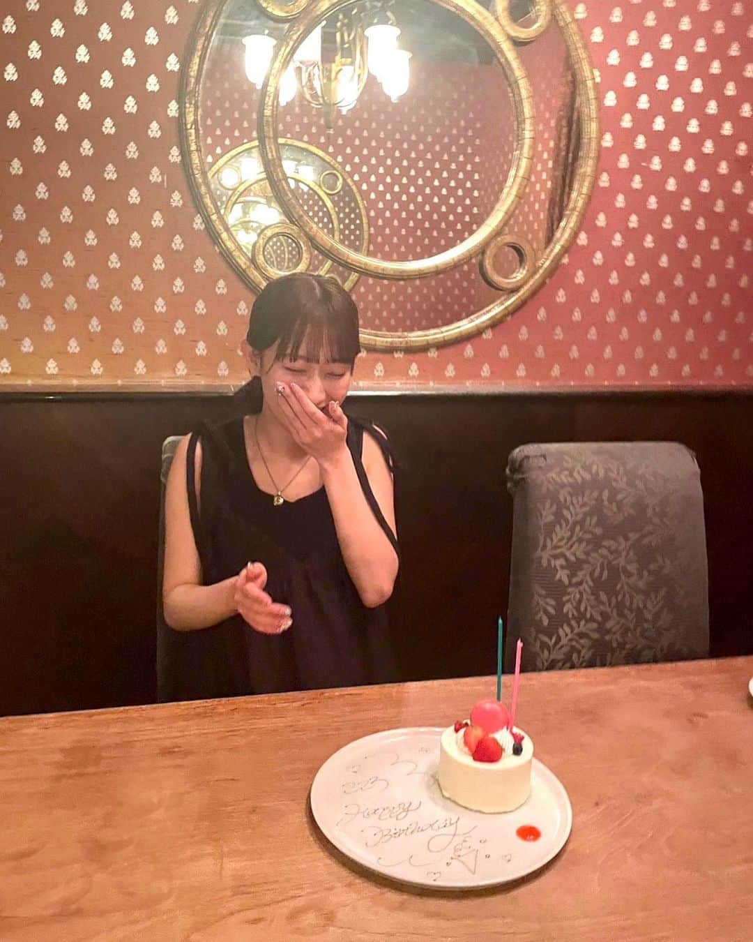 のインスタグラム：「.  ゆはが21歳お祝いしてくれた🥲♡  #beyooooonds #前田こころ」