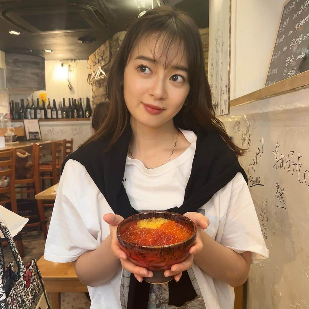 中城あすかさんのインスタグラム写真 - (中城あすかInstagram)「また、波のへいくら丼を食べに行きました！  上質ないくらの食べ比べ、美味しかった✨  4種類全て食感や味が違うの。  今回もネギトロ追加で！  〆の卵かけご飯も濃厚で美味しかった😌  またすぐ行きますっ！  #波の #いくら丼 #いくら食べ比べ #いくら #海鮮丼 #海鮮 #自由が丘 #自由が丘ランチ」7月8日 16時13分 - asukanakajo