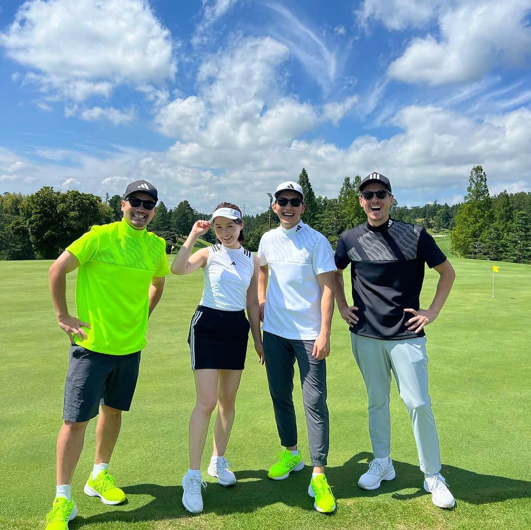 森豪士のインスタグラム：「アディダスZG23VENTを履いて、皆んなでラウンド⛳️ 軽いし、夏仕様で通気性も良くて、この夏は大活躍しそうなシューズでした✌🏽 楽しいメンバーとGood vibesなラウンド有難う御座いました😝 #ZG23VENT #adidas #adidasgolf #アディダスゴルフ #ずっとゴルフ」