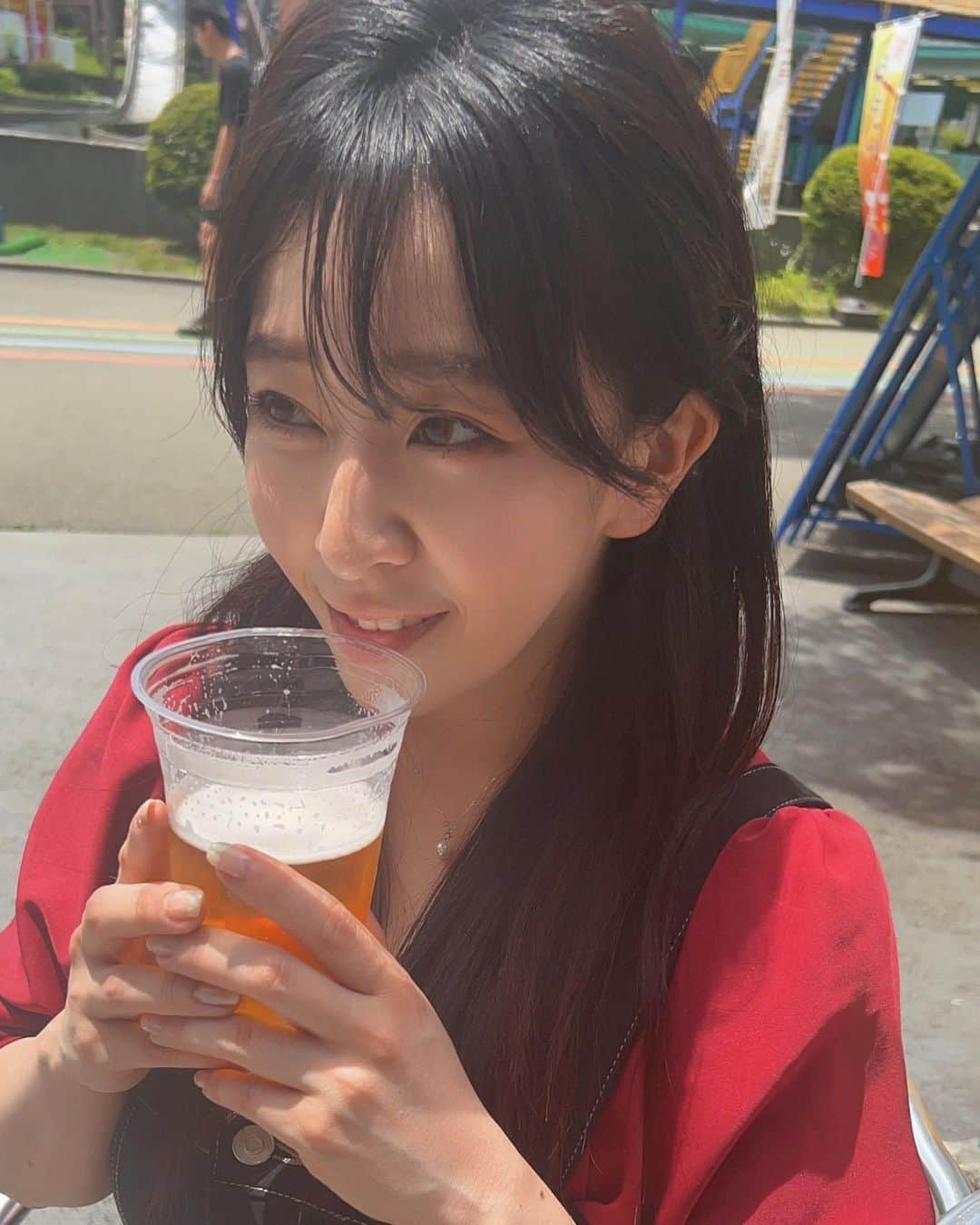 中冨杏子のインスタグラム：「🍻.*･ﾟ　.ﾟ･*.  最近ビール呑めるようになった😇  オトナになった気分😇  暑い日のビールは最高だね🙂  #ビール #びあ #ビール女子  #お酒 #暑 #夏 #夏コーデ #beer #japan #遊園地コーデ #富士急 #富士急ハイランド #fuji #fujikyu #Saturday」