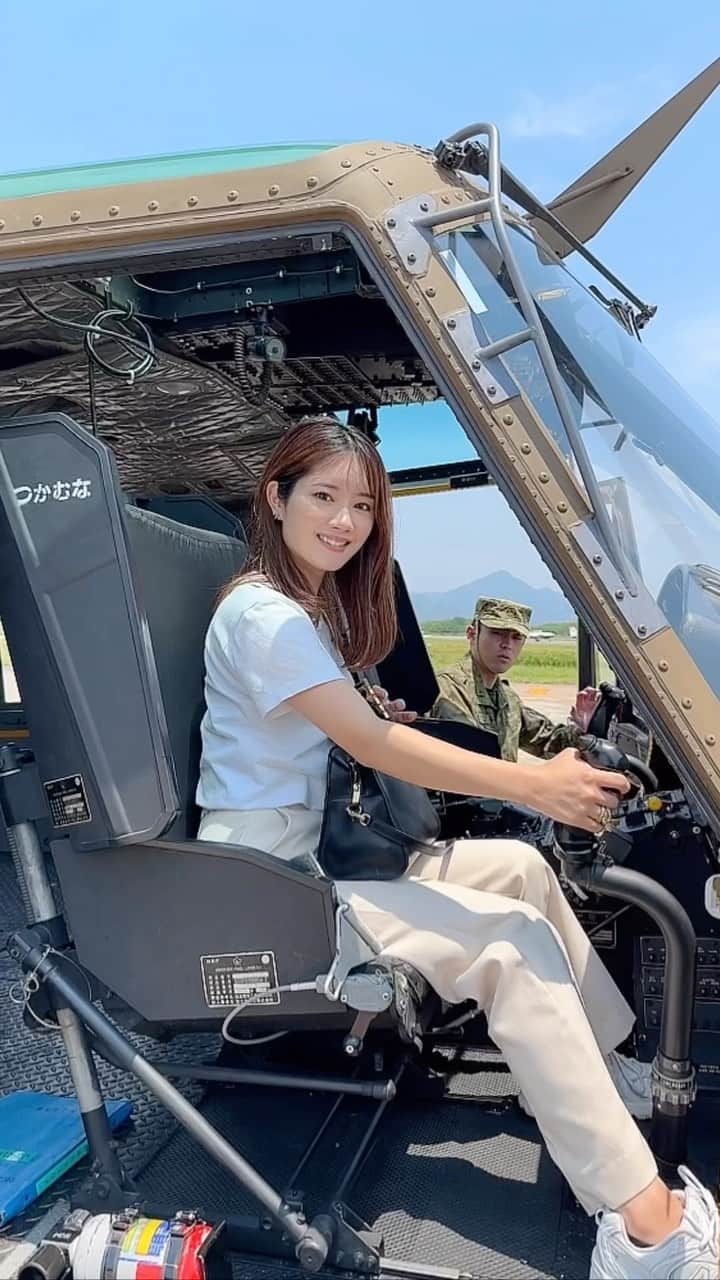 畠中清羅 のインスタグラム：「_  先日防府市にある陸上自衛隊第１３飛行隊へ🚁  防府市に『陸上自衛隊』があると知ってはいたけど 中々訪れる機会もなくとても素晴らしい経験をさせていただきました✨  １３飛は中国地方５県の空を舞台に災害派遣等に対応されているみたいです。  普段そこまで深く考えることはないと思うんだけど 改めて隊員の方達が居てこそ守られているんだなぁと感じました🕊️  平和のために頑張ってくださっている 陸上自衛隊防府分屯地第１３飛行隊を応援します♡  #陸上自衛隊　#防府分屯地」