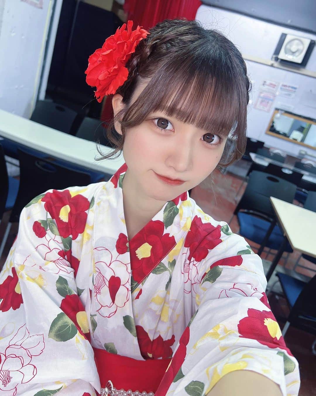 牧乃めいのインスタグラム：「浴衣だよ👘❤️  #粉我 #japaneseidol #idol #被写体 #被写体モデル  #被写体になります #ファインダー越しの私の世界 #撮影会 #アイドル  #自撮り界隈 #selfie #lfl #サブカル #likeforlike #いいね返しは絶対 #いいね返し #インナーカラー #model #地下アイドル #水色担当 #ootd #おしゃれさんと繋がりたい #ゴテゴテネイル  #ボブ #ミニボブ #좋아요 #맞팔  #浴衣 #浴衣ヘアアレンジ #浴衣女子」