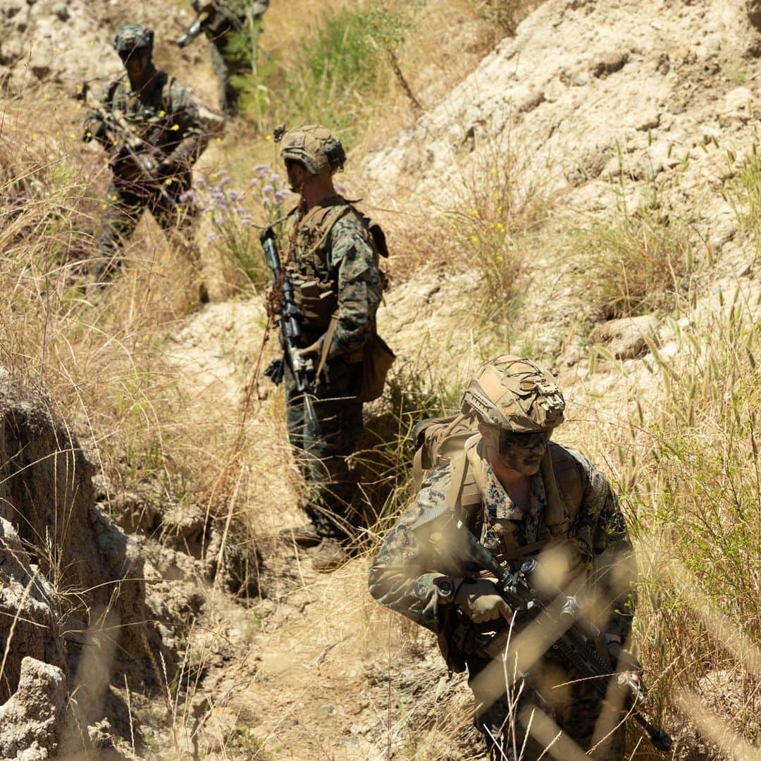 アメリカ海兵隊のインスタグラム：「Always Ready 🪖  📍 @MCB_Camp_pendleton (June 21, 2023)  #Marines with @1stMARDIV conduct an amphibious raid course hosted by Expeditionary Operations Training Group, @I_MEF_Marines.   The amphibious raid course provides training in raid force tactics, techniques, and procedures to enhance capabilities in preparation for deployment.  📷 (U.S. Marine Corps photo by Cpl. Fred Garcia)  #USMC #MarineCombatArms」