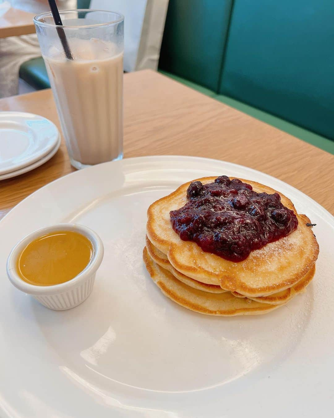 村上麻莉奈さんのインスタグラム写真 - (村上麻莉奈Instagram)「パンケーキ🥞 ふわふわで甘さ控えめでかなり好みだった🥺 しょっぱい系も欲しくて頼んだサンドイッチも美味しかった〜！🥪 ・ ・ ・ #表参道カフェ #クリントンストリートベイキングカンパニー #クリントンストリート #パンケーキ #おしゃれカフェ #表参道グルメ #ホットサンド #ブルーベリーパンケーキ」7月8日 22時01分 - murakami_marina