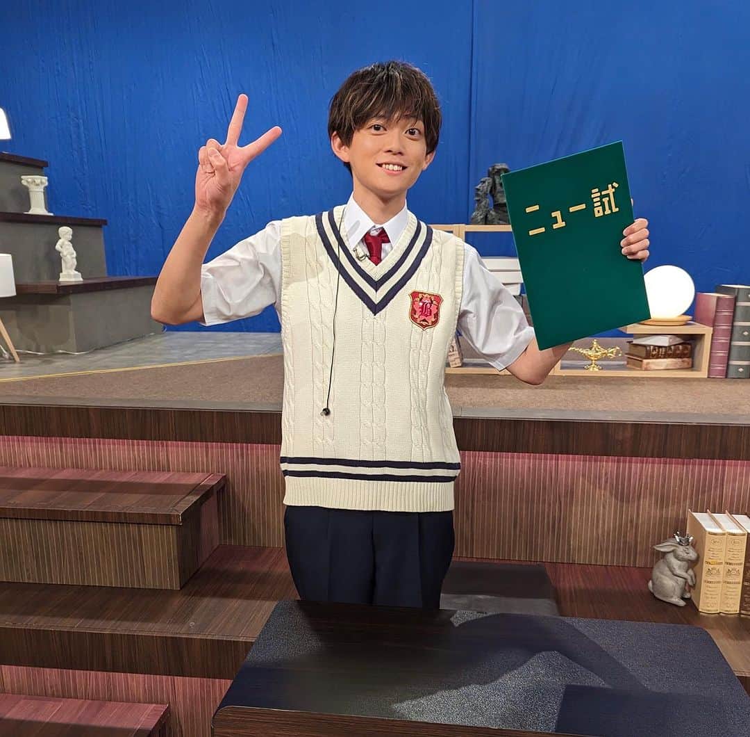 松丸亮吾のインスタグラム：「制服ない学校だったから27にして番組で着れて嬉しい図その2  今日21:30から #NHK #ニュー試 放送です。見てね！」