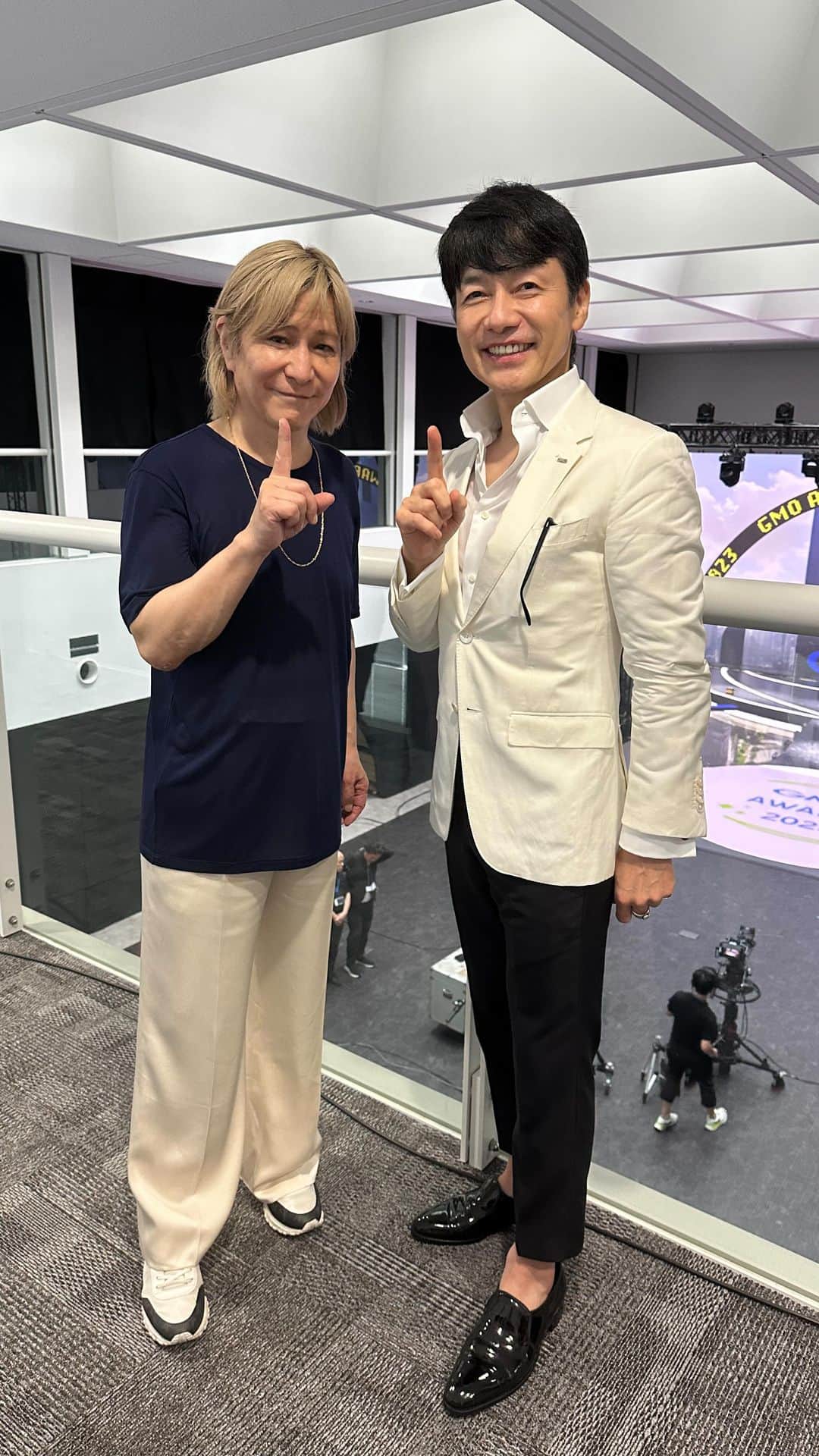 熊谷正寿のインスタグラム：「GMO LIVEのこけら落としです。社歌を作曲頂いた小室哲哉さんに演奏して頂きました！  from GMOインターネットTOWER  #小室哲哉 #gmoインターネットグループ #gmoインターネットtower #用賀 #ストリートミュージシャン」