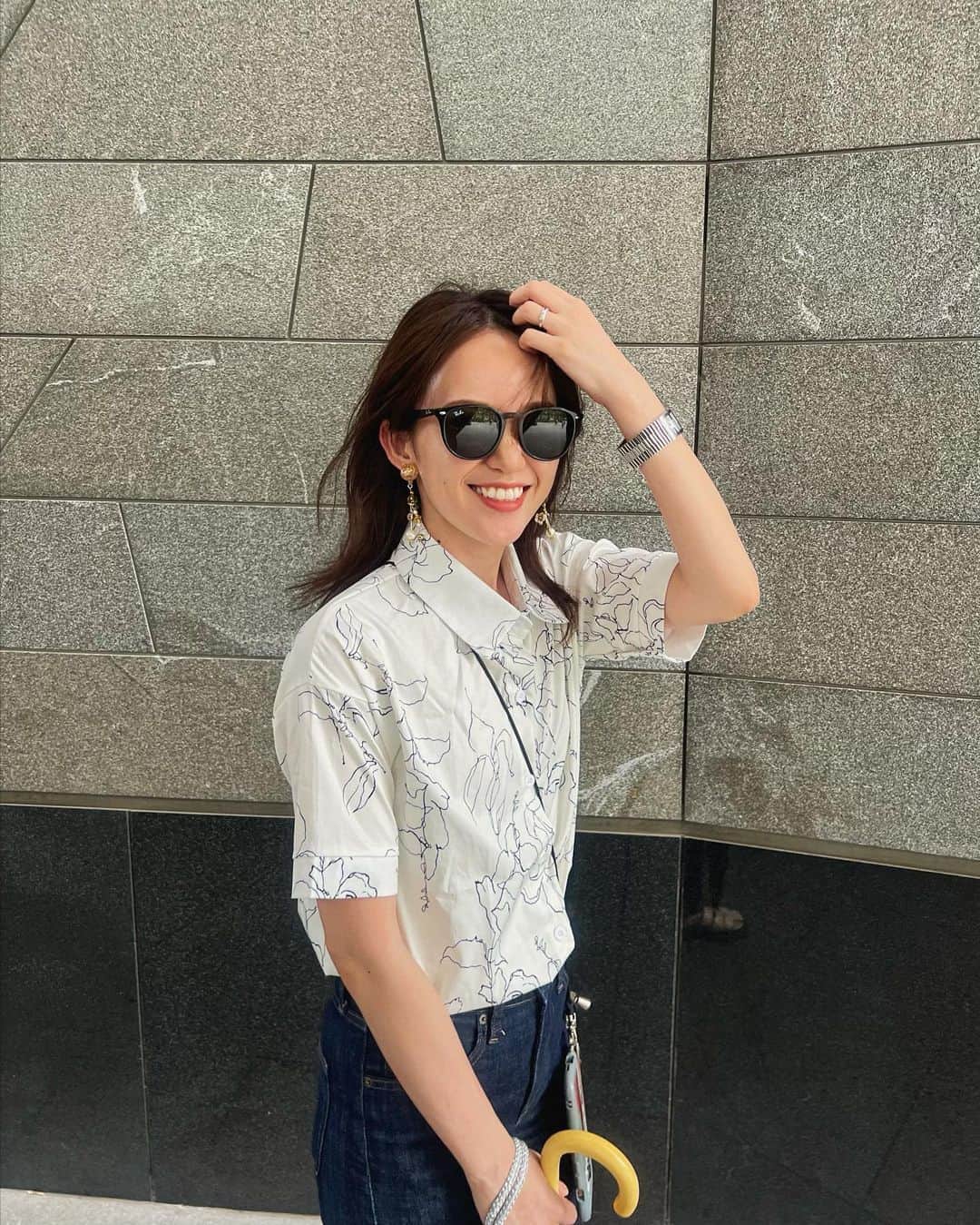 小林美季のインスタグラム：「ちょっくら気分転換に 映画を観てきました🎞️  『怪物』  印象的な音たちが 時間を繋いでる感じが好きでした*  いろんなものを抱えて それぞれ人は生きているけど、 悪い事と捉えるか いい事、素敵なことと捉えるか  嘘も必要だったり。。。  うーん 考えるのをやめるのは良くないけど 考えすぎず生きていけるようになったら いいのにな*」