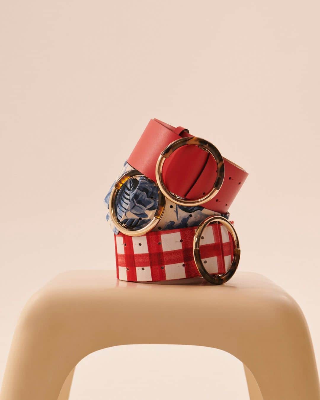 タラジャーモンのインスタグラム：「Color your world with our belts.  #tarajarmon #accessories #fashion #PE23」