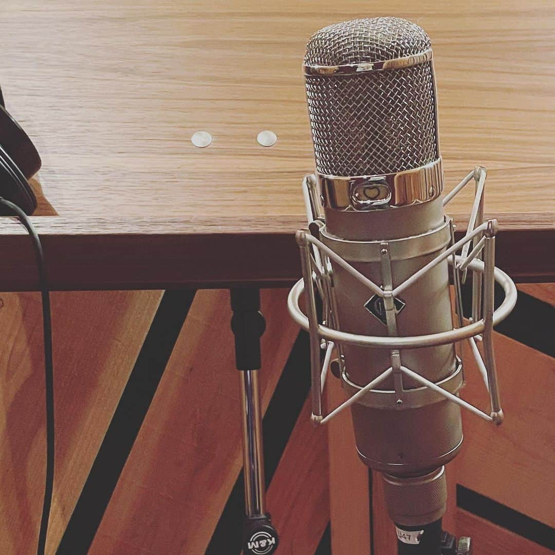 鈴木央紹のインスタグラム：「Recording&Direction 楽しい！ #neumann  #u47microphone」