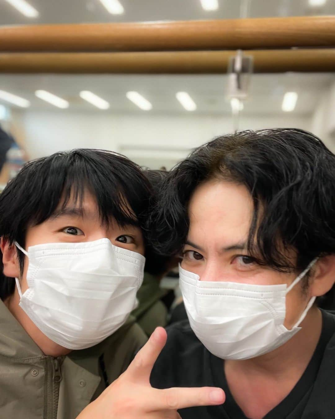 佐藤アツヒロのインスタグラム：「⁡ ⁡ 舞台 ⁡ 『隠し砦の三悪人』 ⁡ 稽古の休憩中！！📷✨ ⁡ ⁡ #風間俊介 #佐藤アツヒロ ⁡ #隠し砦の三悪人 ⁡」