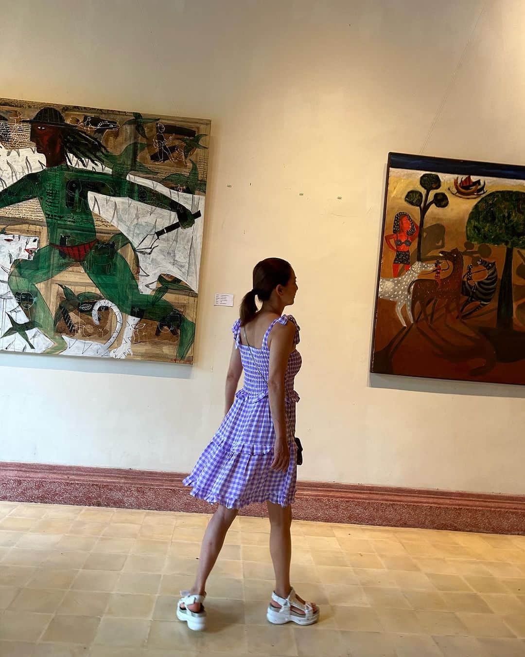 HARUKO（真木明子）のインスタグラム：「バリアート 古典美術から現代美術までの　歴史も学んできました❤️  👗 @no10key.no10bee サンダル👡 @noname.japan  @maenorichang」