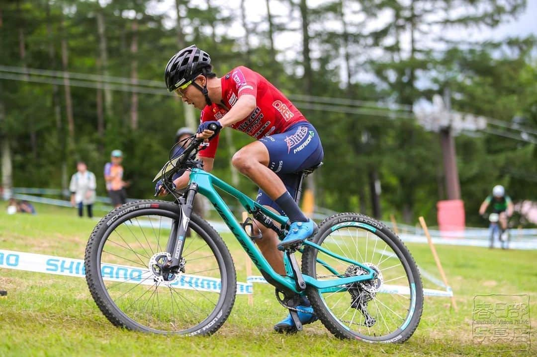 沢田時のインスタグラム：「全日本MTB XCCは5位。序盤は良かったですが勝負所で脚が止まってしまい大きくペースダウン。連覇を逃したこと以上に応援に応える走りができずに何とも悔しい。明日も全日本で良かったという気分です。このままじゃ終われない🔥 📸 @kasukabevisionfilmz」