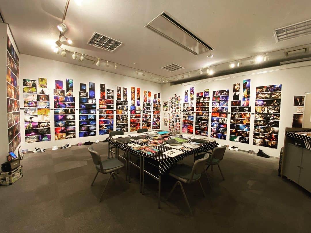 のインスタグラム：「【岩手盛岡サウシュー写真展 &STINGRAY3日目！】19時まで！盛岡club change WAVE&the five morioka真裏のギャラリーLiRiO(盛岡市大通１丁目１１−８-1F) にてサウシューライブ写真展&STINGRAY期間限定ショップオープン中！僕は最終日までずっと居ます！是非！　#STINGRAY #サウシュー　#盛岡」