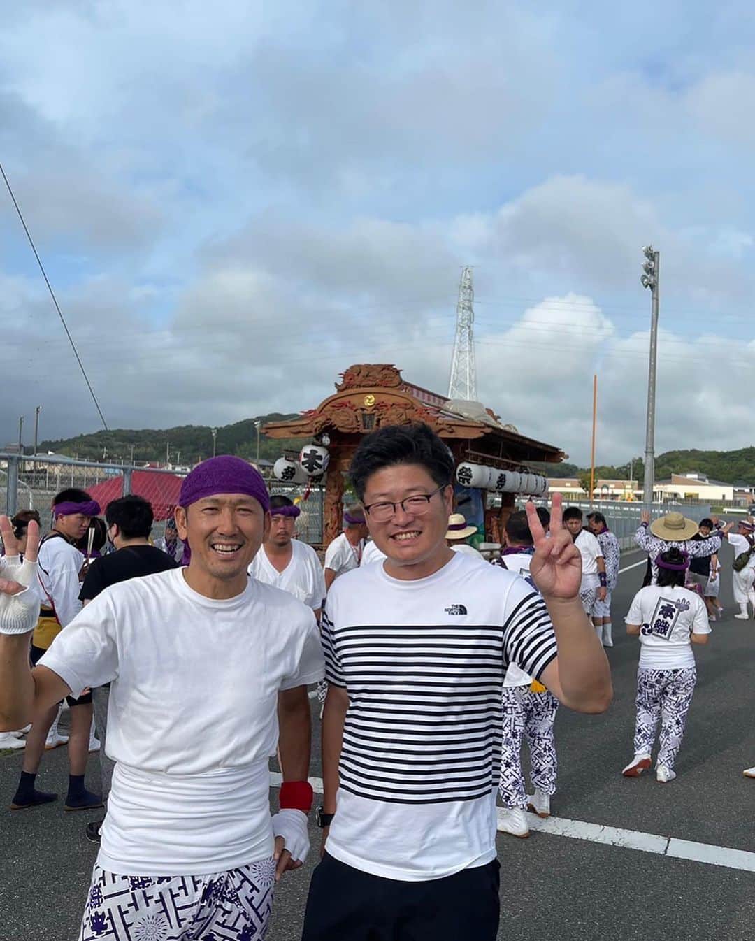 林克治さんのインスタグラム写真 - (林克治Instagram)「南房総市本織地区祭礼！ おめでとうございます！！  山車を引っ張るのなんて28年ぶりではなかろうか！ 高校の同級生との2ショット。 感慨深いです。  おめでとう御座います！  #祭礼 #南房総市 #本織地区 #本織 #三芳村 #同級生」7月8日 17時29分 - hayashikarika