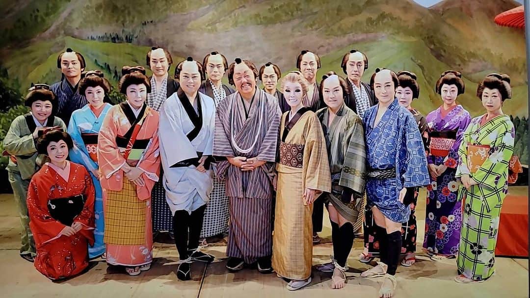 梅沢富美男のインスタグラム：「明治座公演、今回一緒に舞台をつくっているメンバーです！ いつも楽しくやってます。  今月23日まで、明治座で皆様をお待ちしております！  #梅沢富美男劇団 #明治座公演」