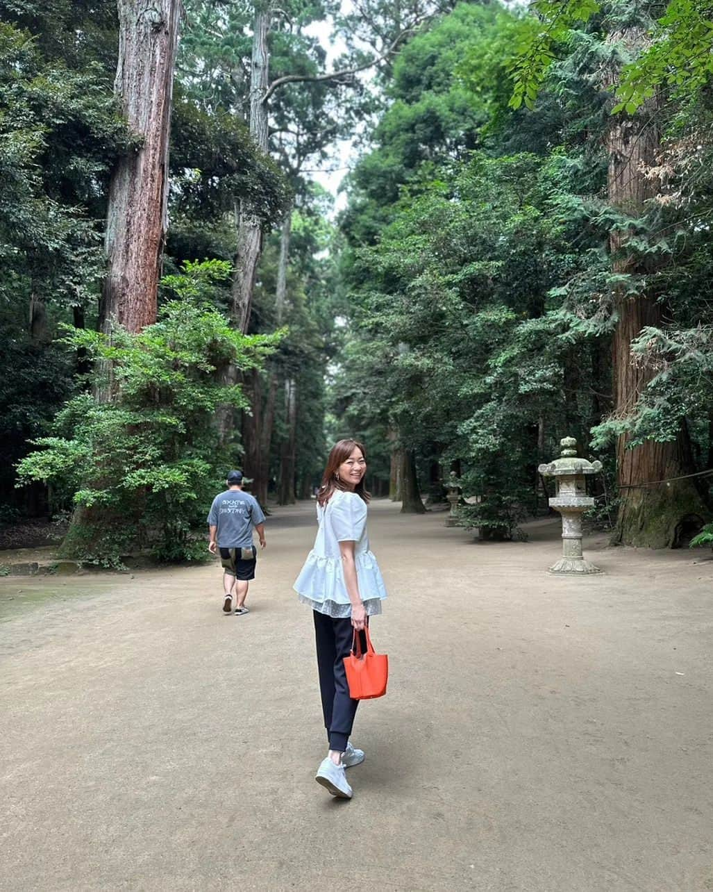 佐藤純さんのインスタグラム写真 - (佐藤純Instagram)「ナオちゃんとふたりで小旅行🚙💕  鹿島神宮へ⛩️  @nao_nao310   ボランティアのガイドさんが境内を案内してくれました😊  『ここに止まって上を見上げてごらん』と。  そこにはハートが♥️  ハートが見えるスポットをたくさん教えてくれました😍  途中で食べた梅シロップのかき氷がめちゃめちゃ美味しかった🍧  鹿島神宮✨なんだか気持ちがすーっとしたな～😊  そして、ガイドさんのご指導のもと、私達はこの後、香取神宮も行ったのです🚙  #鹿島神宮 #小旅行 #大人の遠足 #ママ #ママモデル #モデル #mama #mamamodel #model」7月8日 17時53分 - junsatoidea