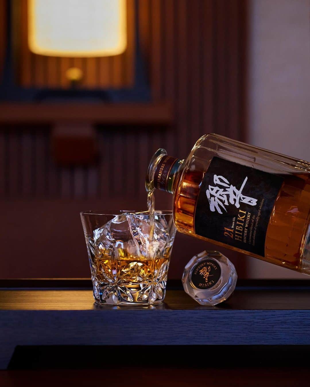 響 | SUNTORY WHISKY HIBIKIのインスタグラム：「. HIBIKI TIME ～二十四節気・小暑～  甘美に香る「響21年」の封を解く。 The sweet and elegant aroma of HIBIKI 21 Years Old escapes upon opening the bottle.  #hibiki #響 #hibiki_time #二十四節気 #24seasons #小暑 #shousyo #room #glass #グラス #baccarat #バカラ #ontherocks」