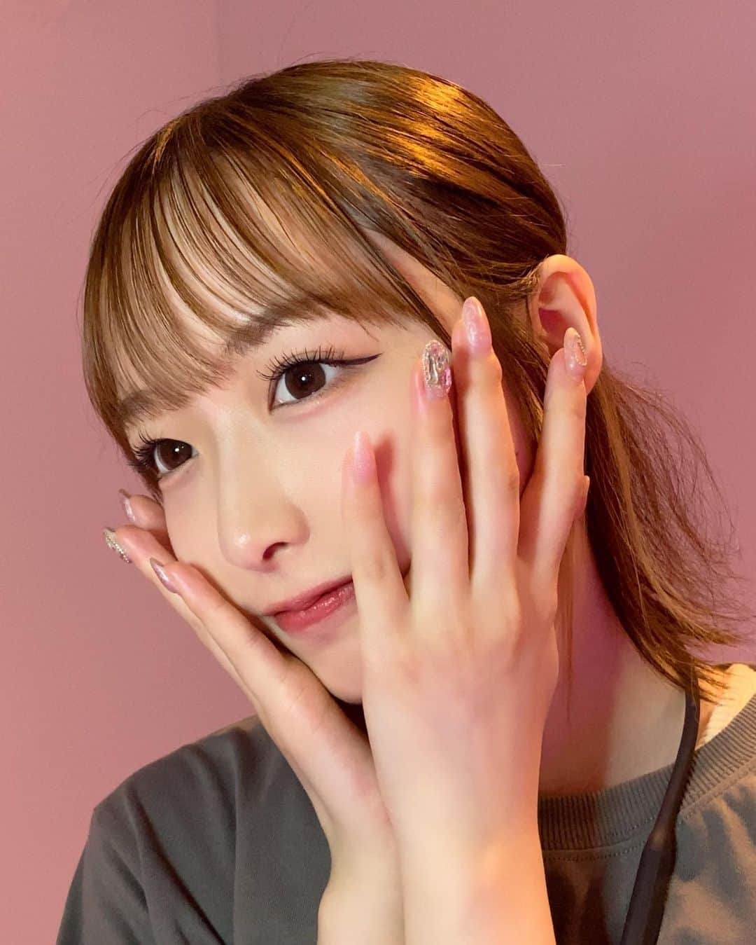 内田珠鈴のインスタグラム：「前まで2時間かかってたメイク最近30分で終わるようになった😎」