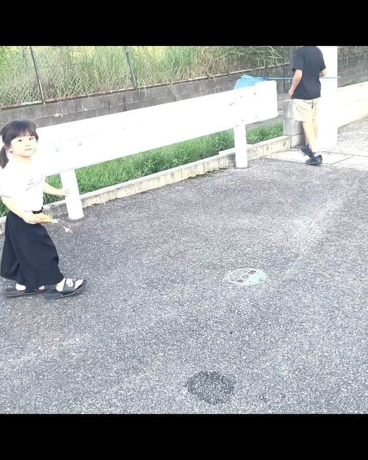 渡邊孝平のインスタグラム：「いとこの子供たちと🐸と🚲こーへーにーちゃん」