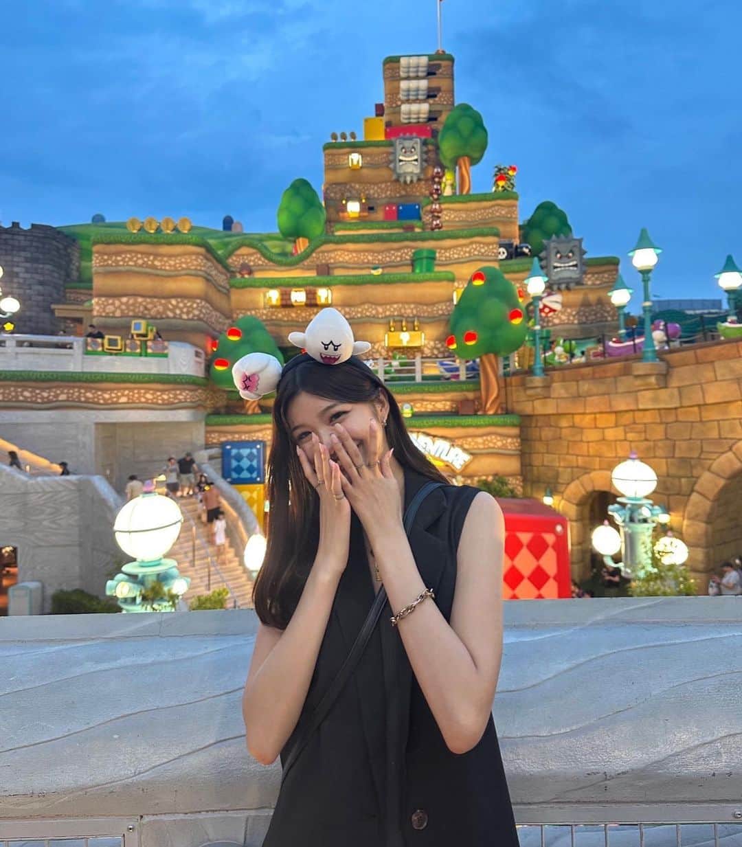 溝部ひかるのインスタグラム：「.  4年ぶりユニバ🌏🏭  マリオの世界観凄くって ずっとワクワクしっぱなし(笑)  テレサつけたよ〜〜👻  #ユニバ#ユニバーサルスタジオジャパン#usj#universalstudiosjapan #ootd#ジレ#ジレコーデ」