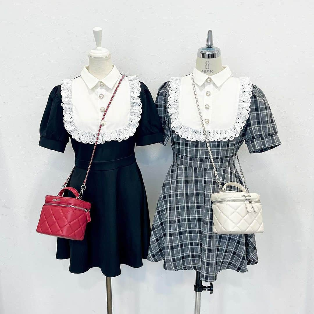 ティティ&コーさんのインスタグラム写真 - (ティティ&コーInstagram)「New Arrival🌹 ⁡ クラシカルフレンチワンピース color : Black・Gray check price : ¥8,910 ⁡ クラシカルとガーリーを組み合わせた 主役ワンピが登場✨ ⁡ 写真のようにお揃いで着たら かわいすぎる、、🥹❤️ 1枚で着映えしてくれる 主役ワンピです👑  ⁡ ⁡ ＼  送料無料キャンペーン実施中！／ #tittyandco #ガーリーコーデ #参戦服 #骨格ストレート#骨格ナチュラル#骨格ウェーブ #推し活コーデ #推し活#フレンチガーリー#ジャンスカ#ワンピース#夏コーデ#デートコーデ#モテコーデ ⁡ ⁡」7月8日 18時00分 - tittyandco_com