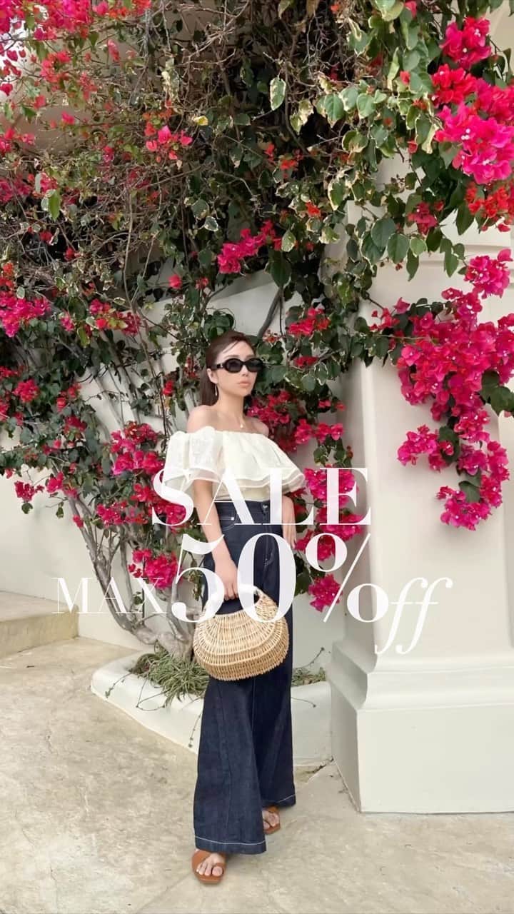 のインスタグラム：「【MAX50%OFF✨】 大好評につき2BAY10％OFFも実施中‼︎ 新作のアイテムはもちろん、 SALE対象アイテムもSALE価格からさらに10％OFF💞  このお得な機会をお見逃しなく✨  ONLINE STOREは⁣ @eimyistoire_official  プロフィールのTOPにあるURLよりご覧ください🛒  #eimy #eimyistoire #sale」