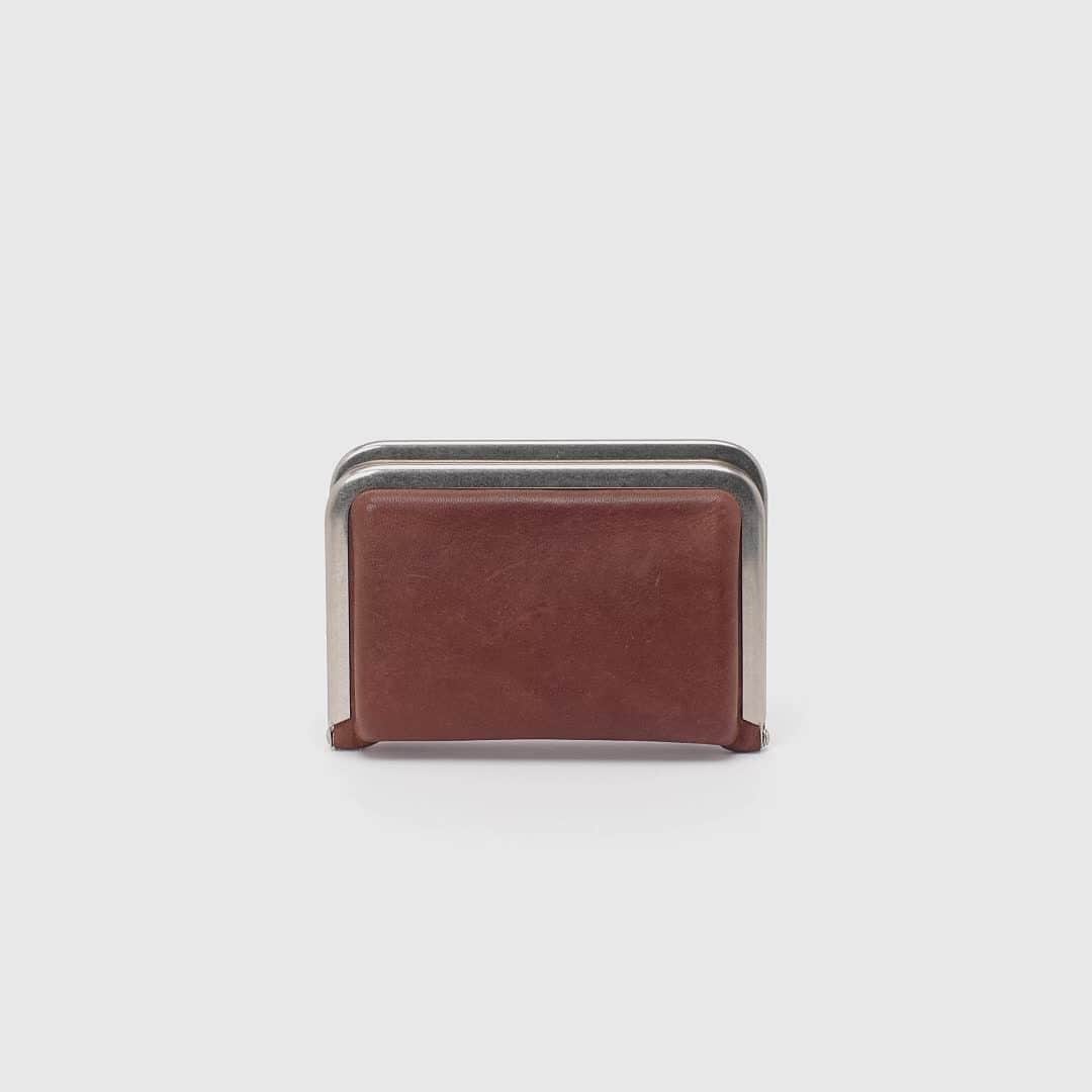 エンダースキーマのインスタグラム：「model: 3d purse color: natural, black, choco, ivory, green  #henderscheme #2023sa #productvideograph」
