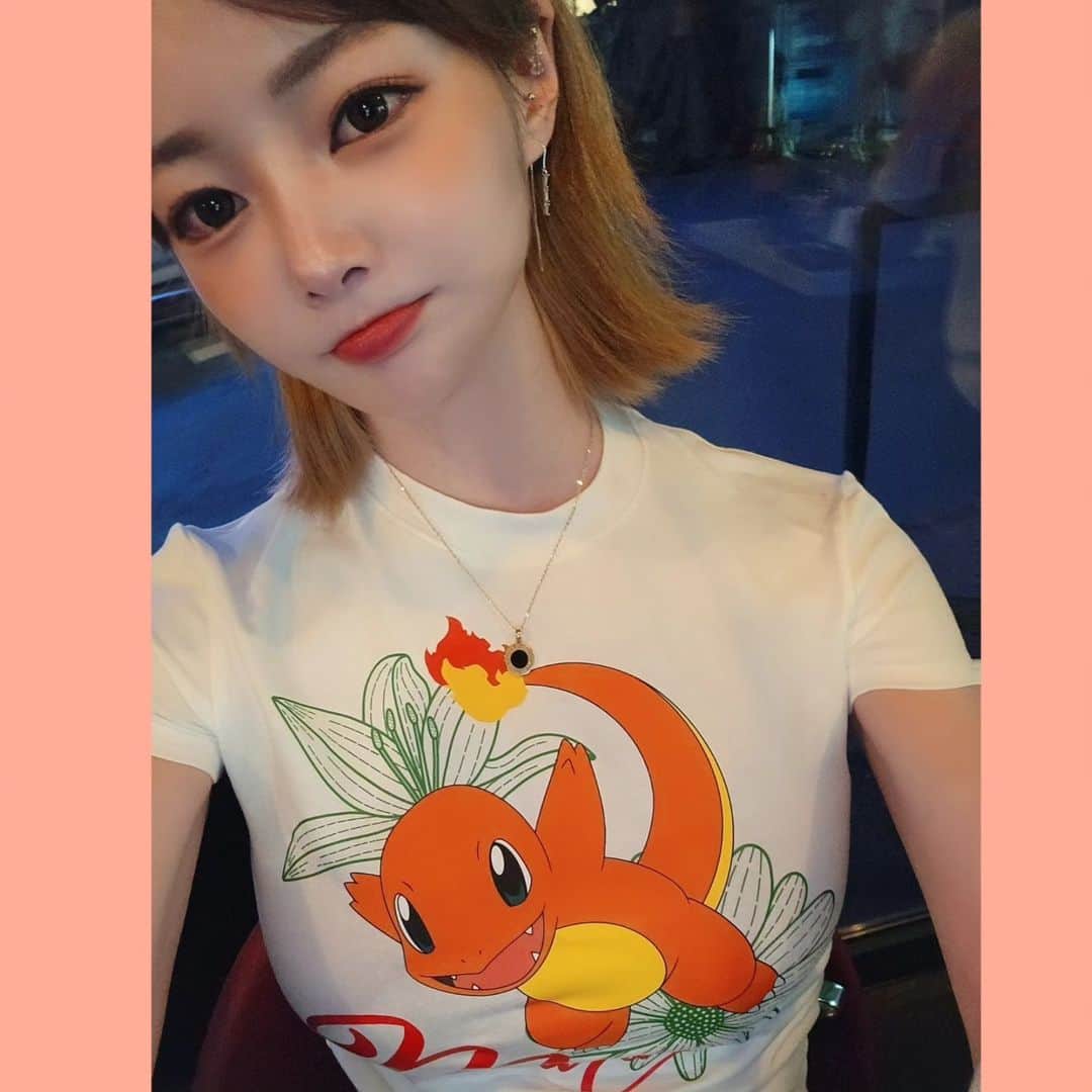 のインスタグラム：「파이리ㅋㅋ 이 티셔츠 무조건 내꺼다😂😂 ヒトカゲ🔥」