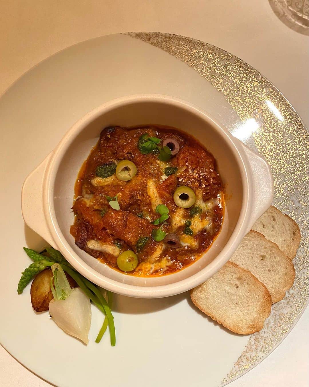 InterContinental Tokyo Bayさんのインスタグラム写真 - (InterContinental Tokyo BayInstagram)「. ラ・プロヴァンスでは、メインディッシュにニース風トマトの煮込み料理 “トリップ”をお楽しみいただけるプランをご用意しております。 牛の内臓「トリップ」を風味豊かなトマトソースで煮込んだフランスで定番の一品です。 ほろほろと煮込んだ牛肉と、弾力と歯応えのあるトリップのコンビネーションをぜひラ・プロヴァンスでお楽しみください。  #intercontinentalTOKYObay #intercontinentallife #intercontinental  #インターコンチネンタル東京ベイ  #ホテルインターコンチネンタル東京ベイ  #LaProvence #ラプロヴァンス #ファインダイニング #finedining #フレンチ #French #フランス料理  #レストラン #Restaurant  #ランチ #Lunch #ディナー #Dinner #トリップ #トリッパ #トマト  #煮込み料理 #内臓 #フレンチ好きな人と繋がりたい  #tokyofrench #frenchrestaurant  #東京グルメ #東京フレンチ」7月8日 18時22分 - intercontitokyobay