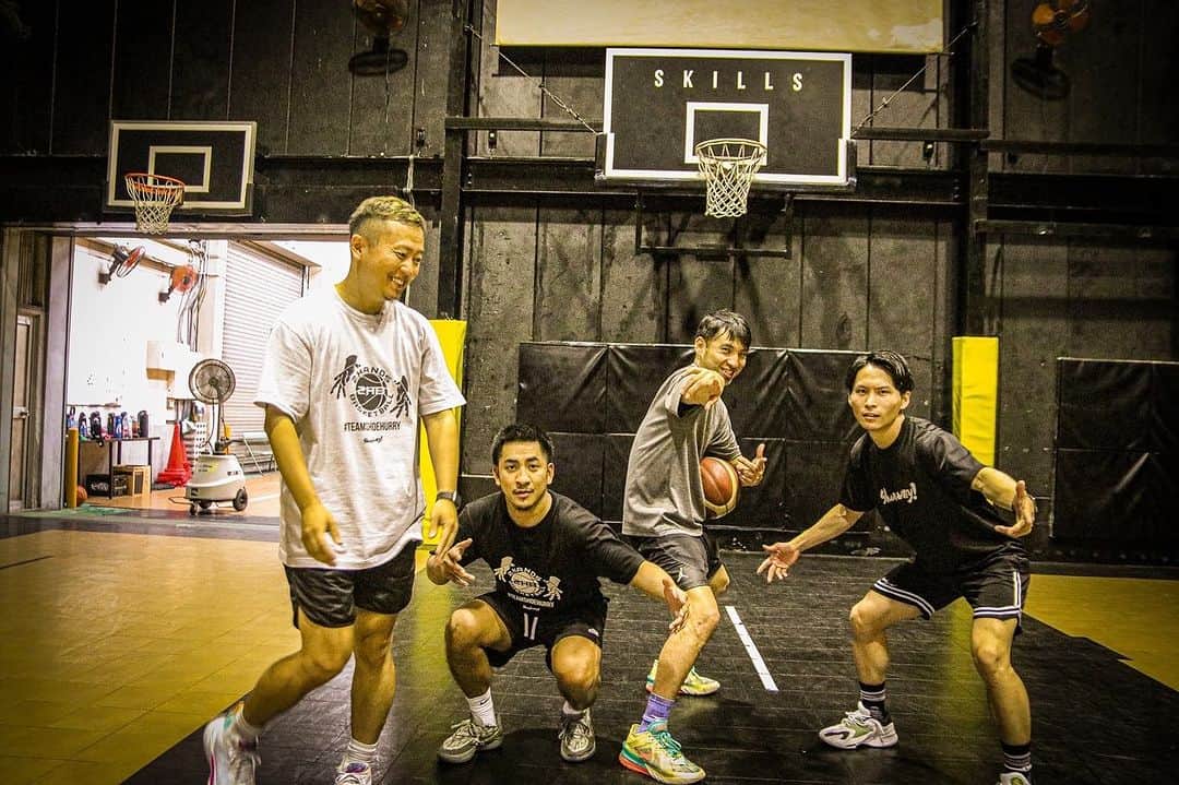 仲西淳さんのインスタグラム写真 - (仲西淳Instagram)「好きな事を伝えられる喜び  今やれることだから沢山やろう  バスケは本当に凄いスポーツ  沢山の人を幸せにして、繋げてくれる  Basketball connects us all  Journey continues...🏀❤️  #basketball #Shoehurry #2handsbasketball  #kago  #Japanbasketball #バスケットボール #バスケ好きな人と繋がりたい  #仲西淳 #Skills #スキルトレーニング  #japan #kids #love #passion #dowhatyoulove」7月8日 18時30分 - jwalkballfolife