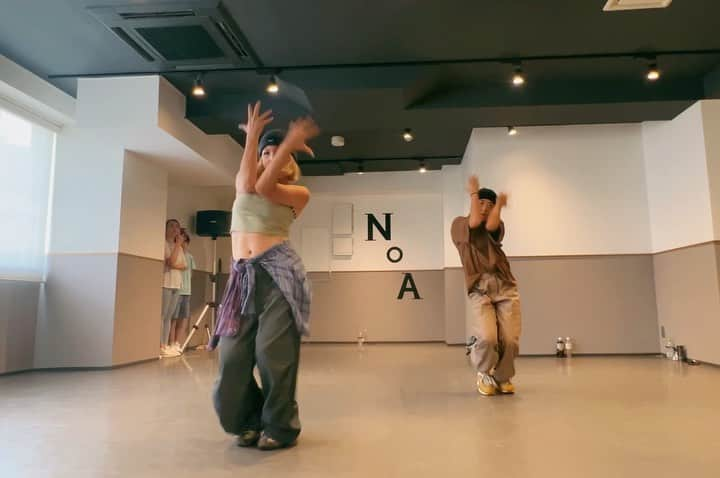 HARUKA MUTOのインスタグラム：「Jealous💋 @kianalede @ellamai   my class footage @noadance_ebisu   choreography @haruka_muto   dance wiz @rina3616256 ✨  大好きな2人の曲🎧 声がたまらん好き。  2週目皆んな良くなってて 嬉しかった♡ 受けてくれた皆ありがとう♡  来週からまた違うのやってきます✌️この曲のエラメイバースも作りたいから迷い中🧠  #kianalede #ellamai #jealous #610choreo  #harukamuto #choreography #dance #noadanceacademy」