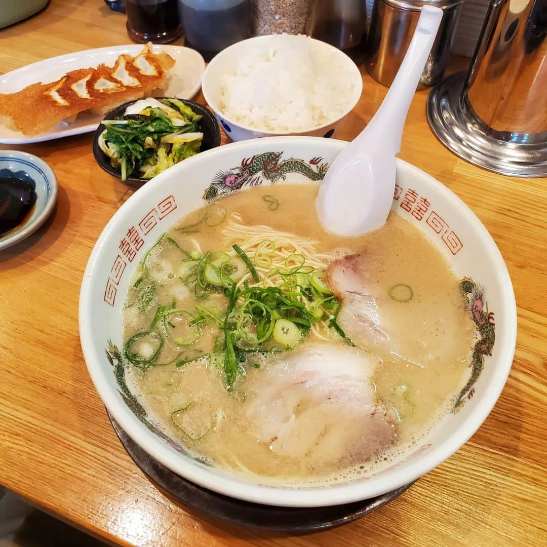 田畑竜介さんのインスタグラム写真 - (田畑竜介Instagram)「今週の麺たち😋  #麺 #ふくおかグルメ  #福岡市西区グルメ #素屋 #そば  #ざるそば #ざるそばとミニうな丼  #福岡市中央区グルメ #あづまや  #ちゃんぽん  #元祖長浜屋 #ラーメン  #福岡市早良区グルメ  #冨ちゃんラーメン #ラーメンセット  #金斗雲 #鹿児島ラーメン  #白雲  #東京グルメ #中華料理  #赤坂グルメ #かおたん #五目あんかけ」7月8日 18時35分 - tabacchi_rkb