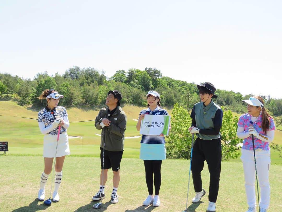 坂之下侑子のインスタグラム：「🌟番宣🌟 ごるビバ🏌️‍♀️⛳️  ココリコ遠藤さん、はんにゃ金田さん、仲村果乃プロと出演しています😆💕  7月9日〜NST新潟総合テレビにて半年間放送です📺✨  お題もあったりとかなり楽しい番組になっています🤣  是非ご覧ください🤗🩷  #ごるビバ#ココリコ#遠藤さん#はんにゃ#金田さん#仲村果乃プロ#ゴルフ番組#NST新潟総合テレビ#新潟#半年間放送#番宣」