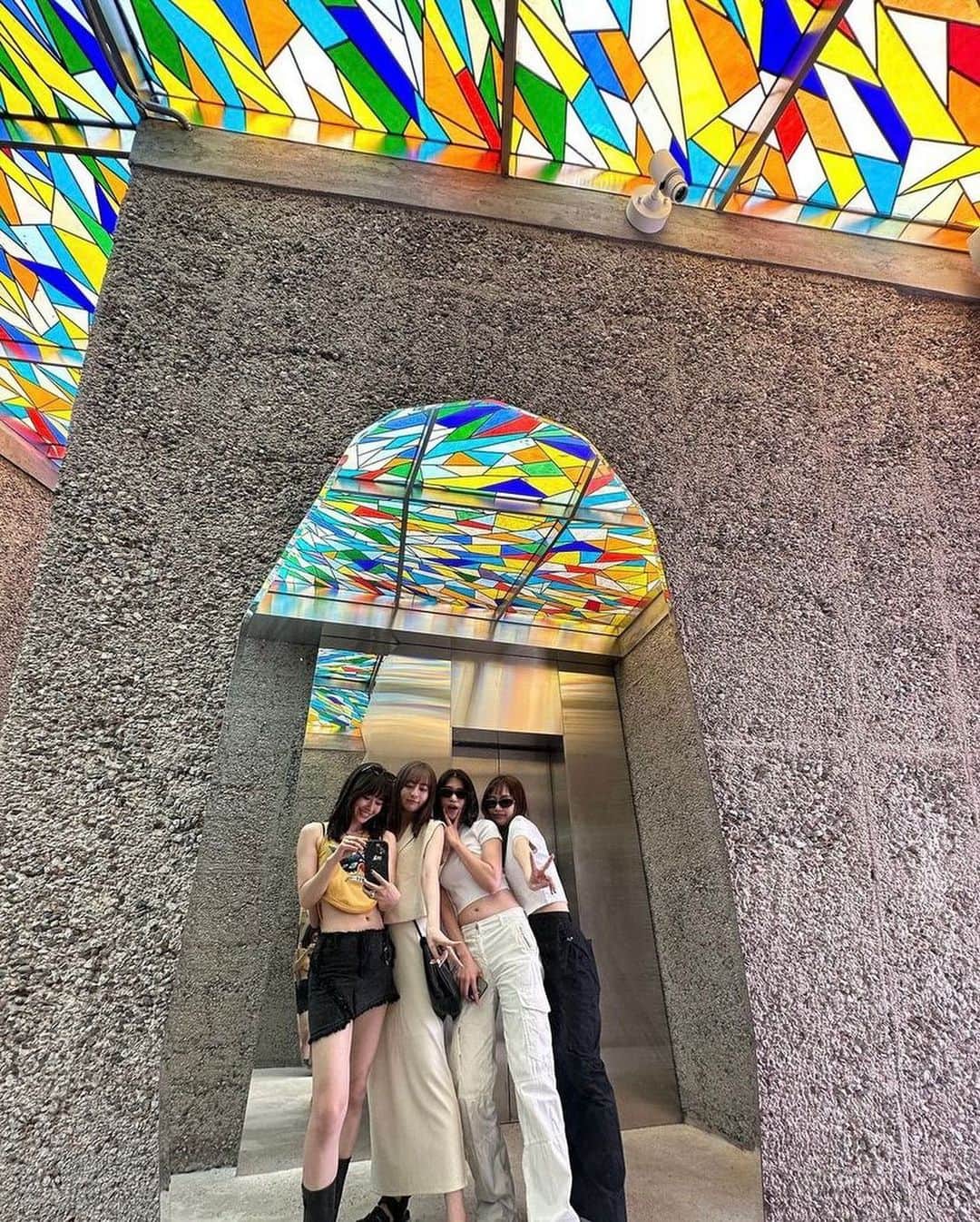 末吉 瞳のインスタグラム：「재미있다~🇰🇷  #韓国 #韓国旅行   #明洞 #東大門  #聖水洞 #カロスキル #弘大」